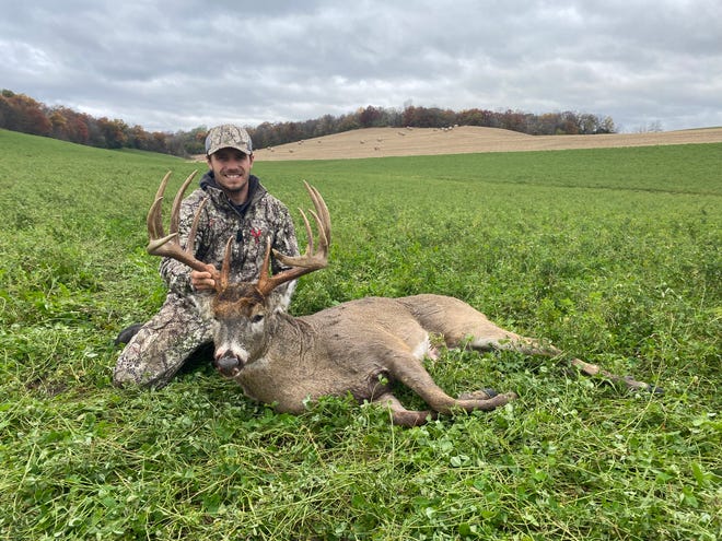 Farmer s Buck Is a New Kansas Crossbow Record Outdoor Life